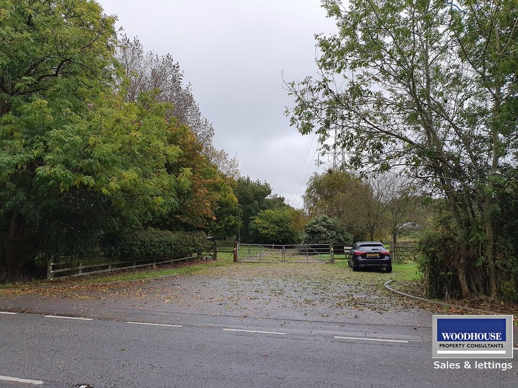 Commercial property for sale in Newgatestreet Road, Goffs Oak, Waltham