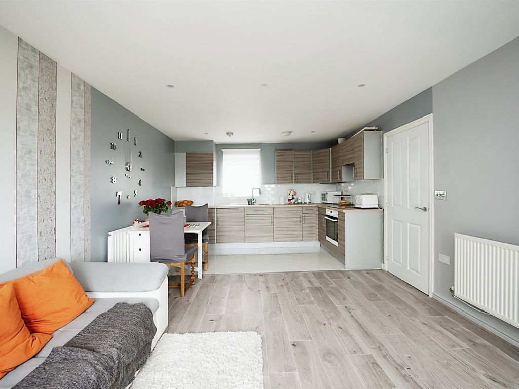 2 bed flat for sale in Fairlane Drive, South Ockendon RM15 Zoopla