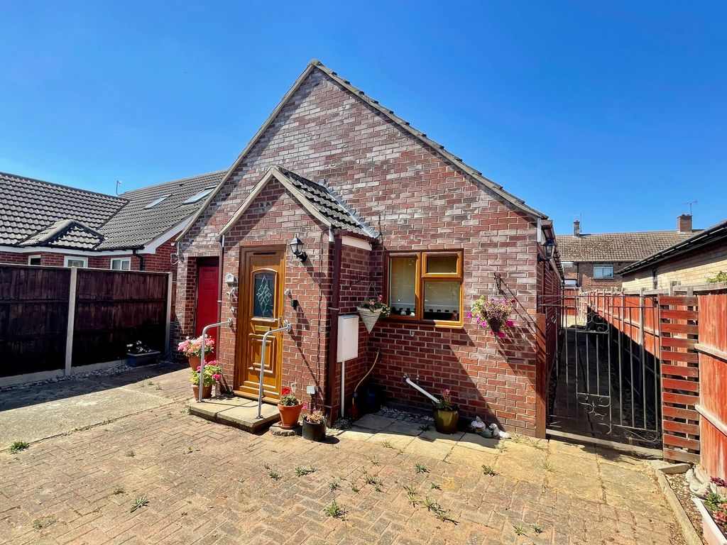 2 bed detached bungalow for sale in Manor Court Road, Witchford, Ely