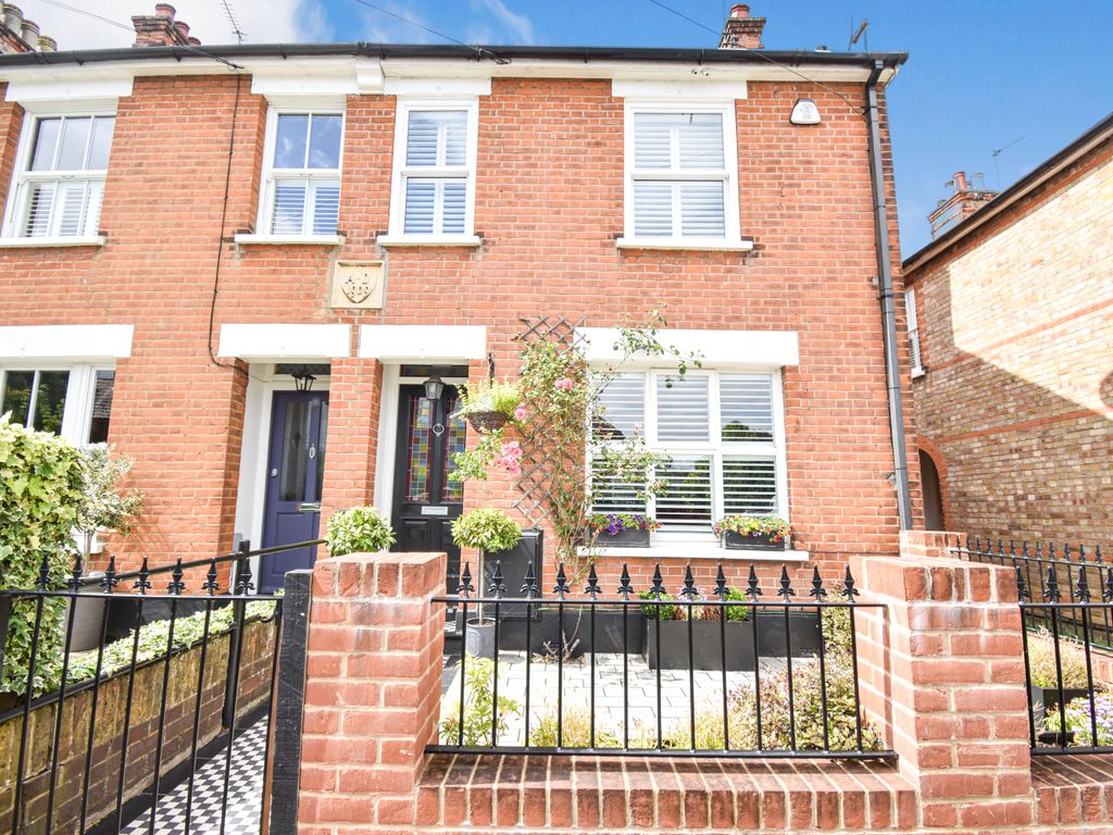3 bed semidetached house for sale in New Road, Great Baddow