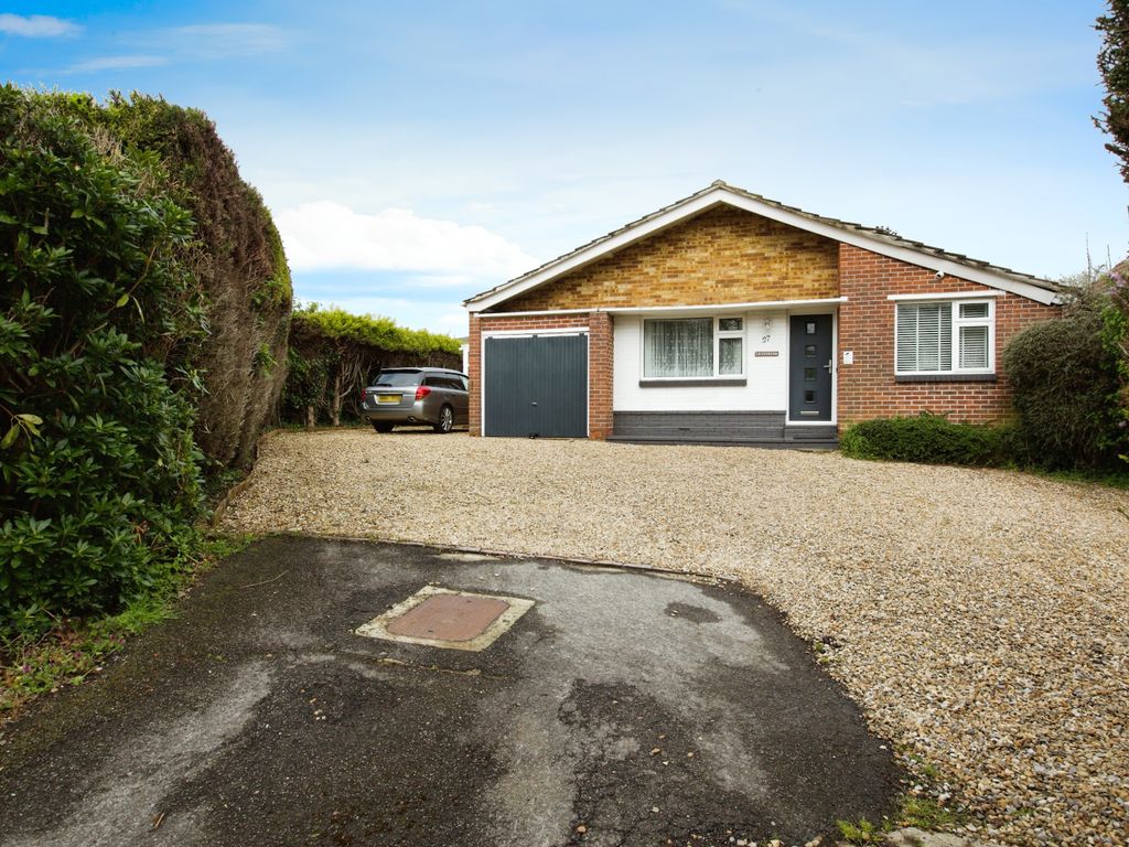 2 bed bungalow for sale in Peters Road, Locks Heath, Southampton, Hampshire SO31, £450,000 Zoopla