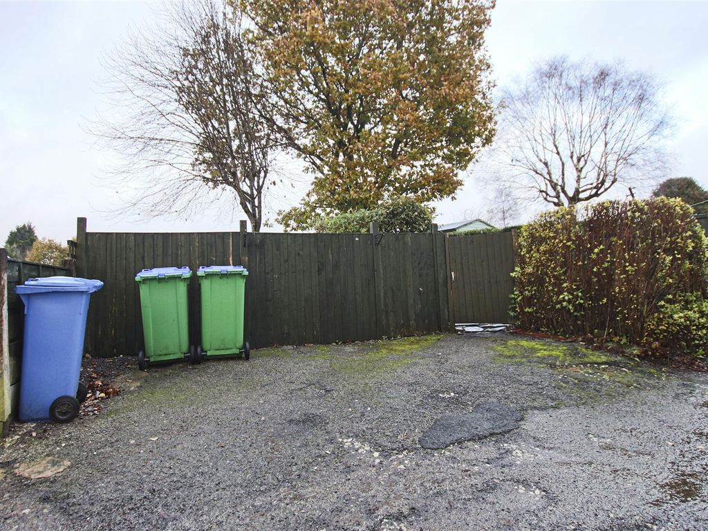 3 bed cottage to rent in Bury & Rochdale Old Road, Heywood OL10, £1,000 pcm Zoopla