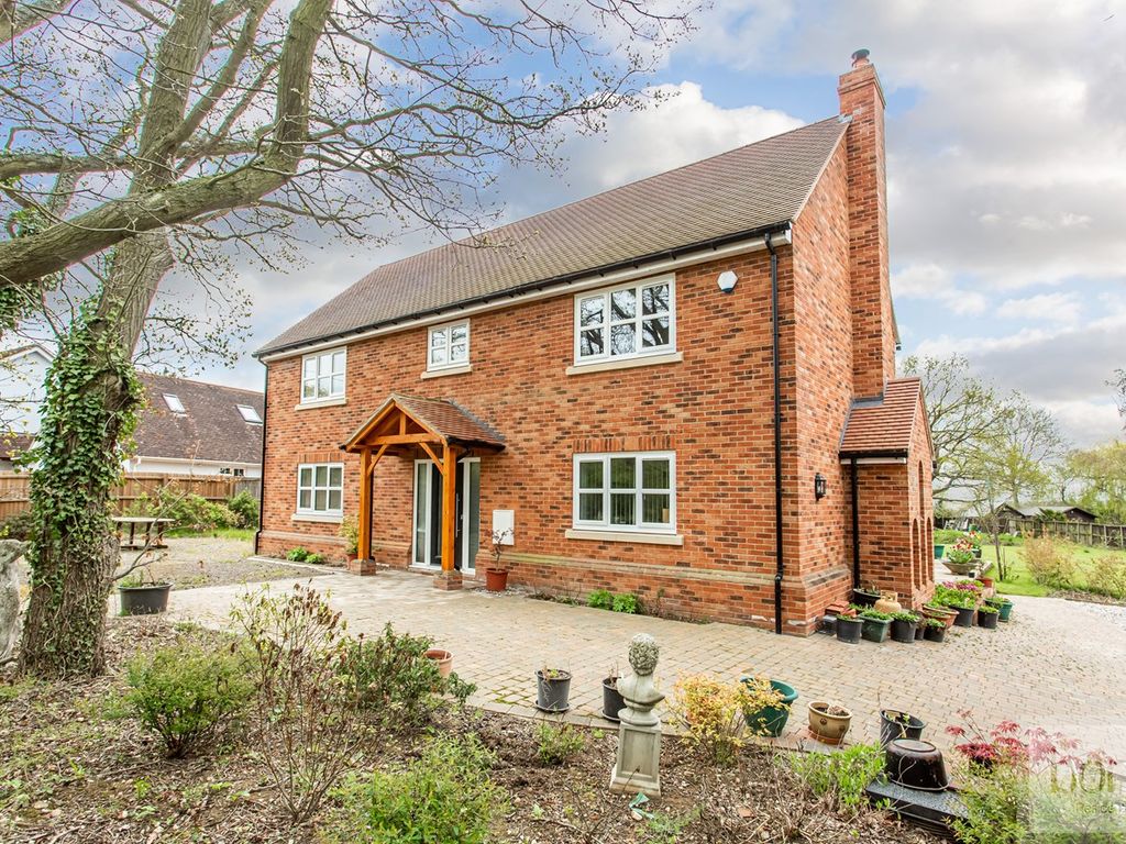 5 bed detached house for sale in Southend Road, Howe Green, Chelmsford