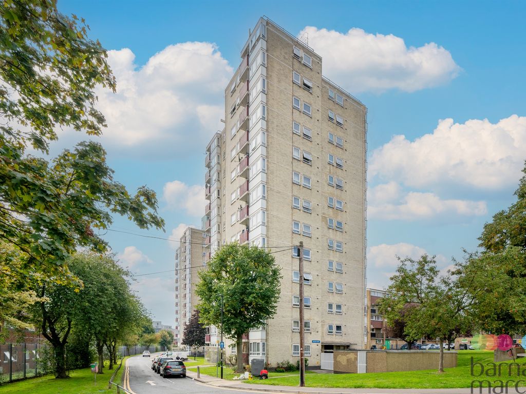 Highview Gardens, London N11