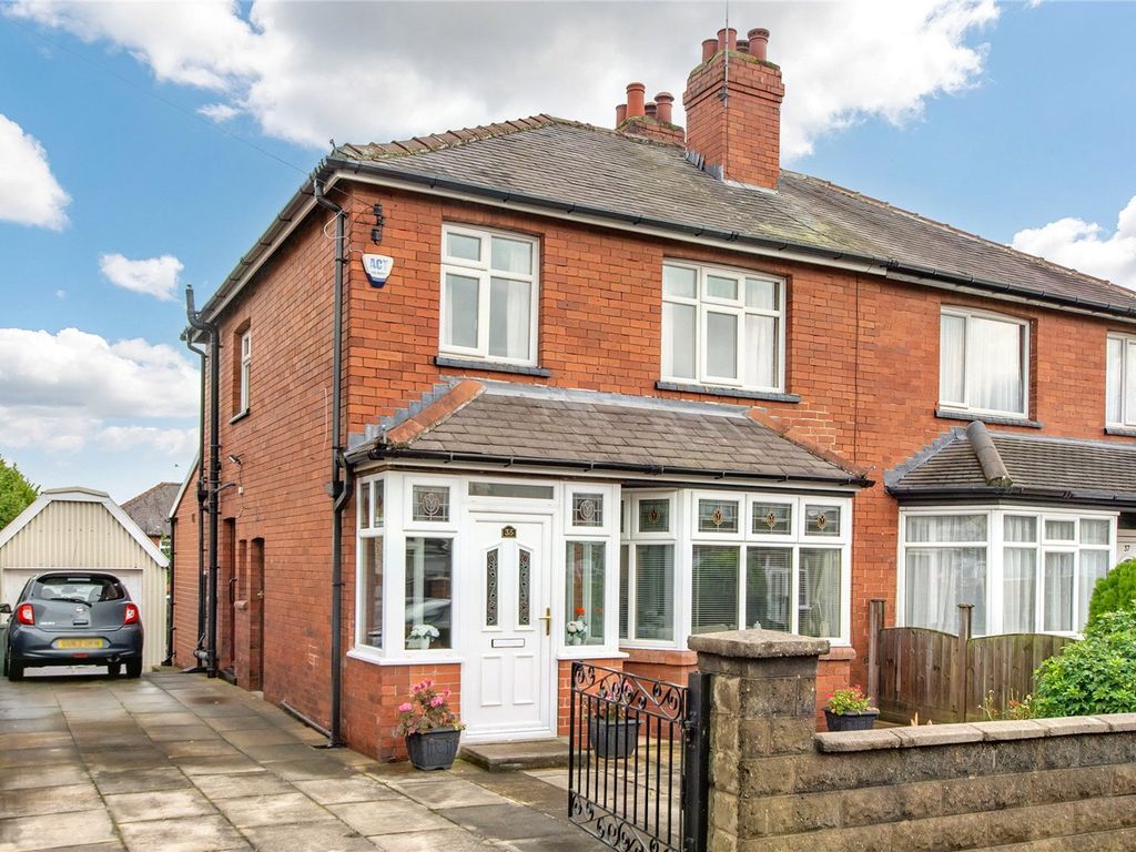 3 bed semidetached house for sale in Gipton Wood Place, Oakwood, Leeds