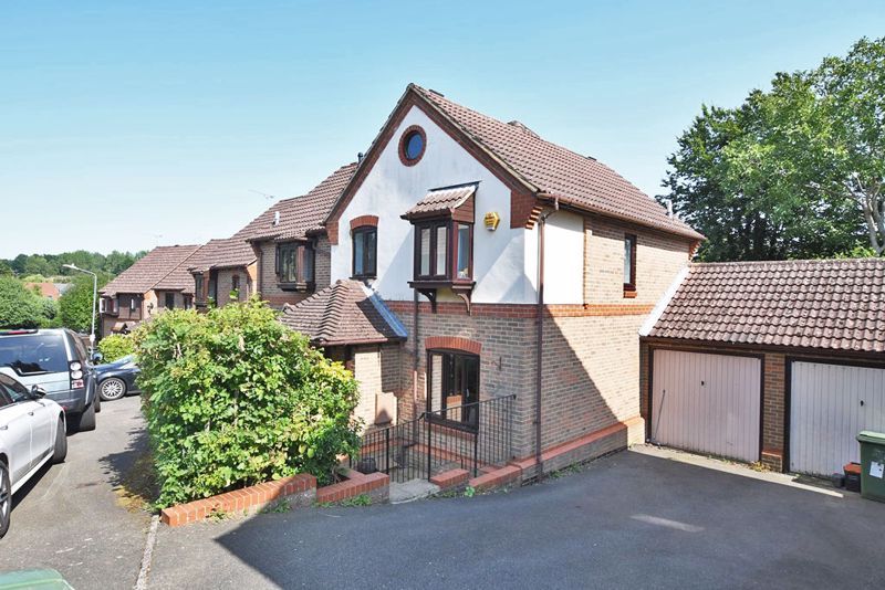 3 bed semidetached house for sale in Longfields Drive, Bearsted