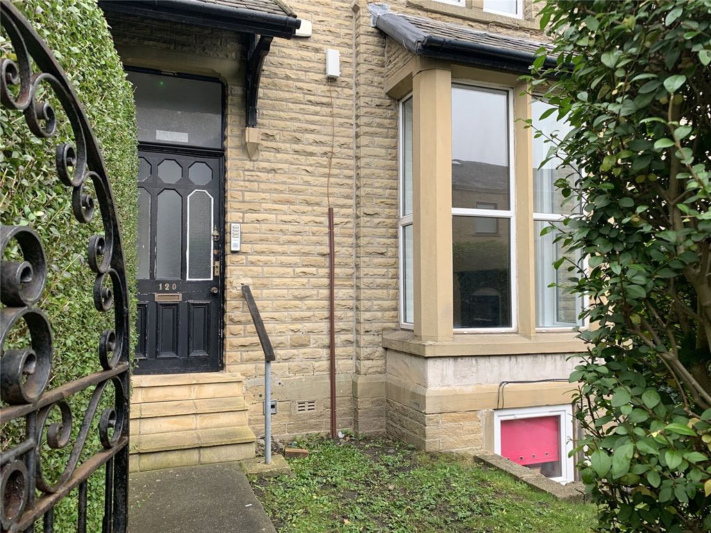 2 bed flat to rent in Halifax Old Road, Birkby, Huddersfield HD2 Zoopla
