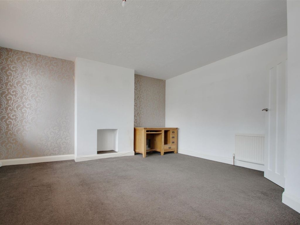 3 bed flat to rent in Goring Road, GoringBySea, Worthing BN12, £1,295