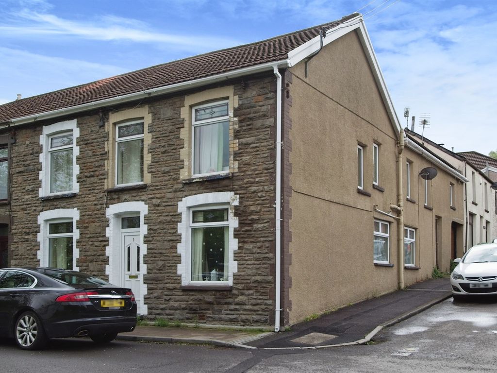4 bed end terrace house for sale in Pleasant View, Trallwn, Pontypridd