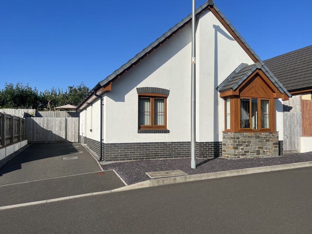 2 bed bungalow for sale in Newton Fields, Kilgetty, Pembrokeshire SA68