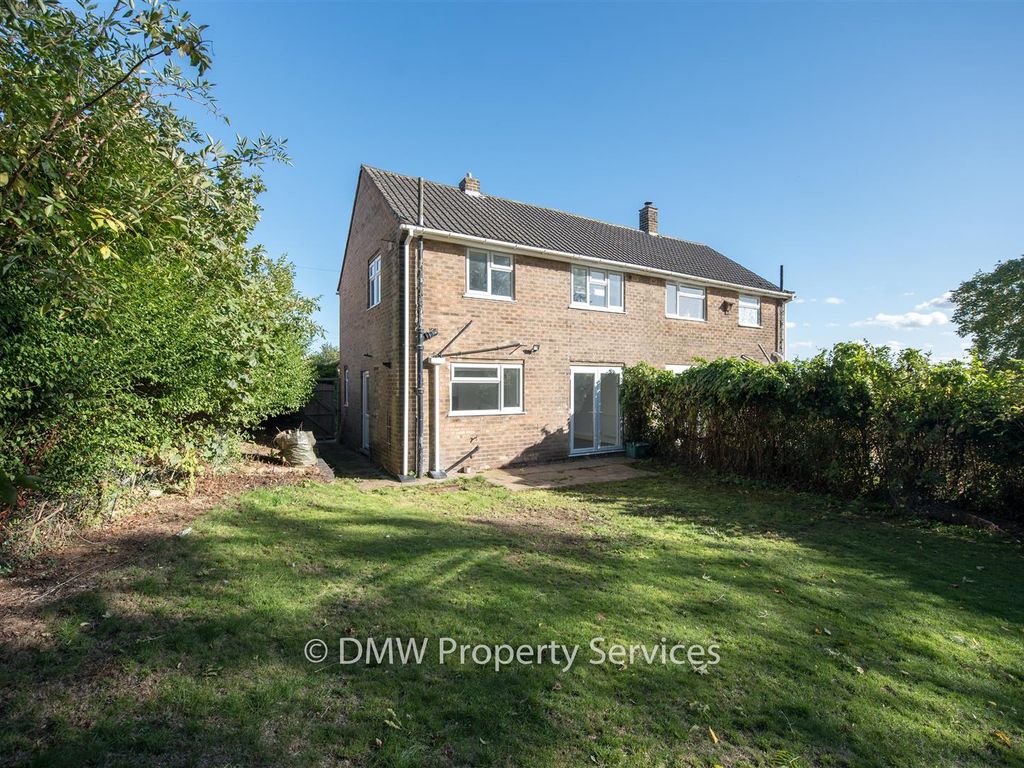 3 bed semidetached house to rent in Birchfield Road, Arnold