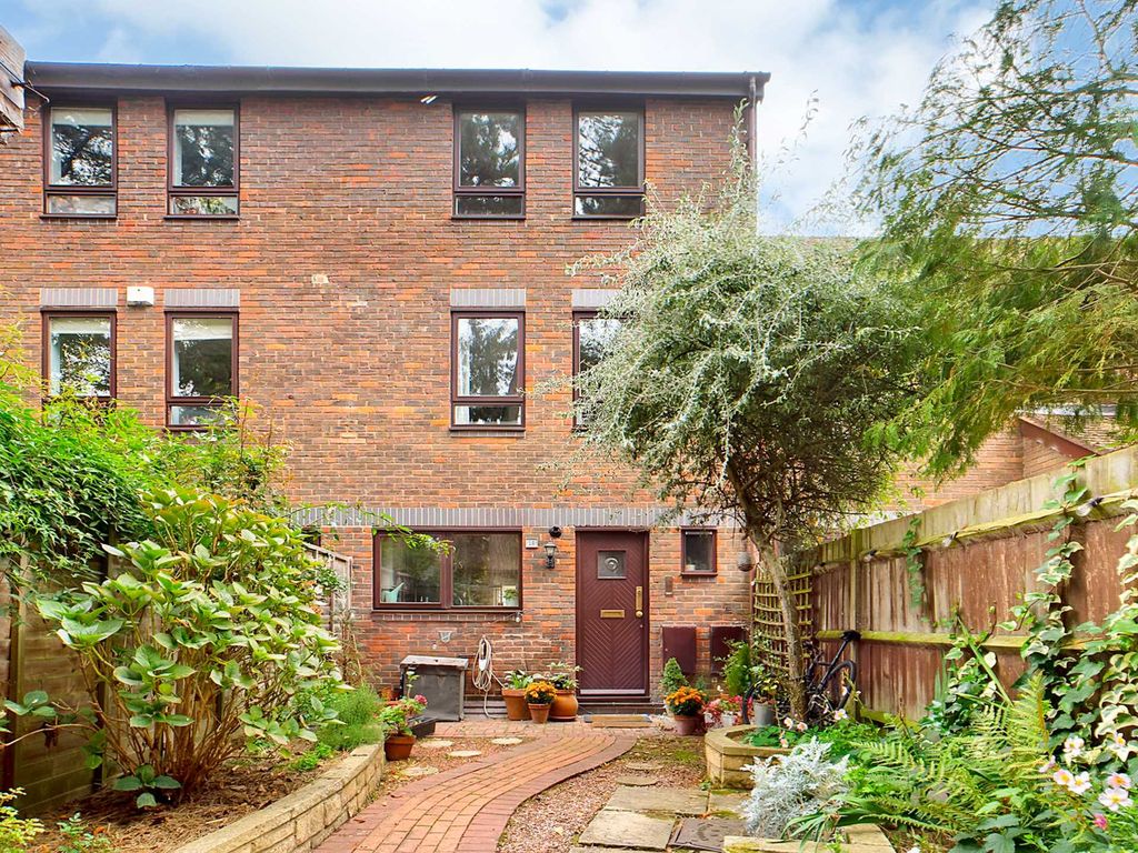 4 bed town house for sale in Riverside, Marlow No Upper Chain SL7 Zoopla