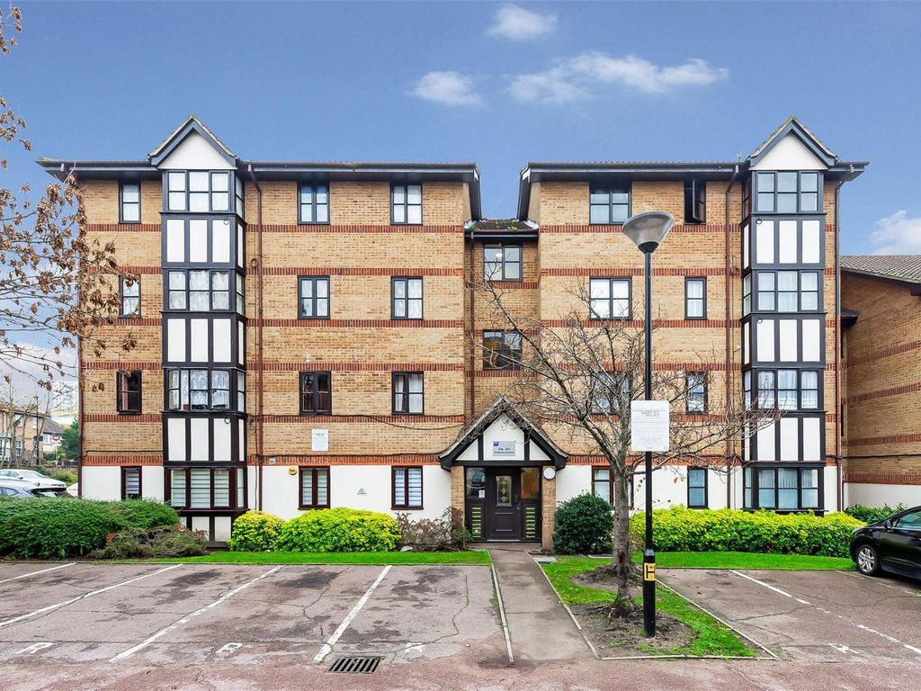 2 bed flat to rent in Somerset Gardens, Creighton Road, London N17 Zoopla