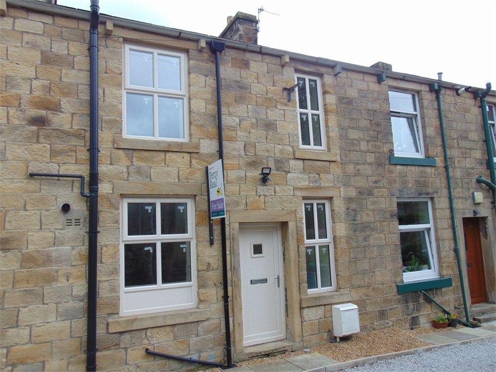 2 bed terraced house to rent in Butterfield Street, Barrowford, Nelson
