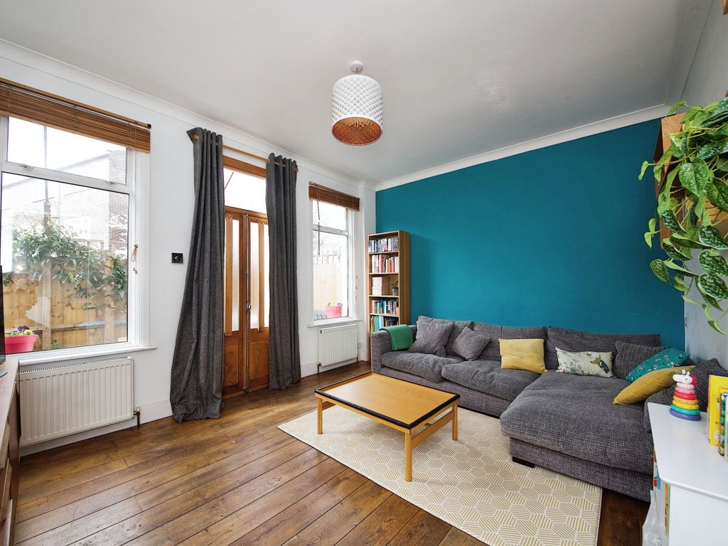 2 bed end terrace house for sale in Mayville Road, London E11 Zoopla