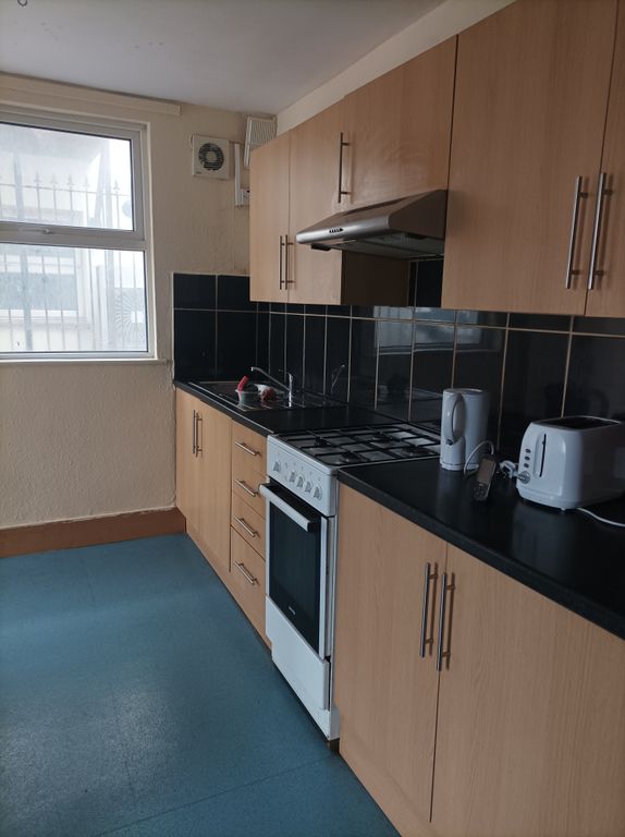 2 bed flat to rent in Green Street, Eastham, Manor Park, E6 E7, E12