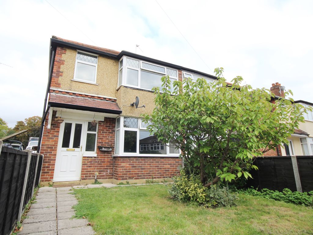 3 bed semidetached house for sale in Petersfield Road, Staines TW18
