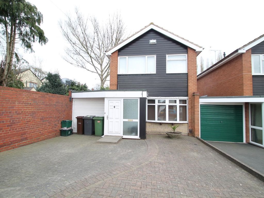 3 bed detached house to rent in Newbury Road, Fordhouses, Wolverhampton