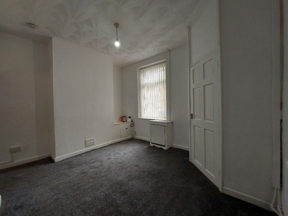 2 bed terraced house to rent in Green Street, Burnley BB10, £500 pcm