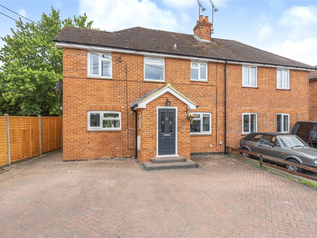 3 bed semidetached house for sale in Woosehill Lane, Wokingham