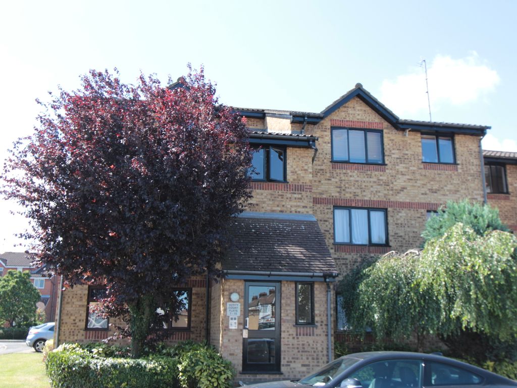 Studio to rent in Verity Court, Charlton Road, Edmonton, London N9 Zoopla