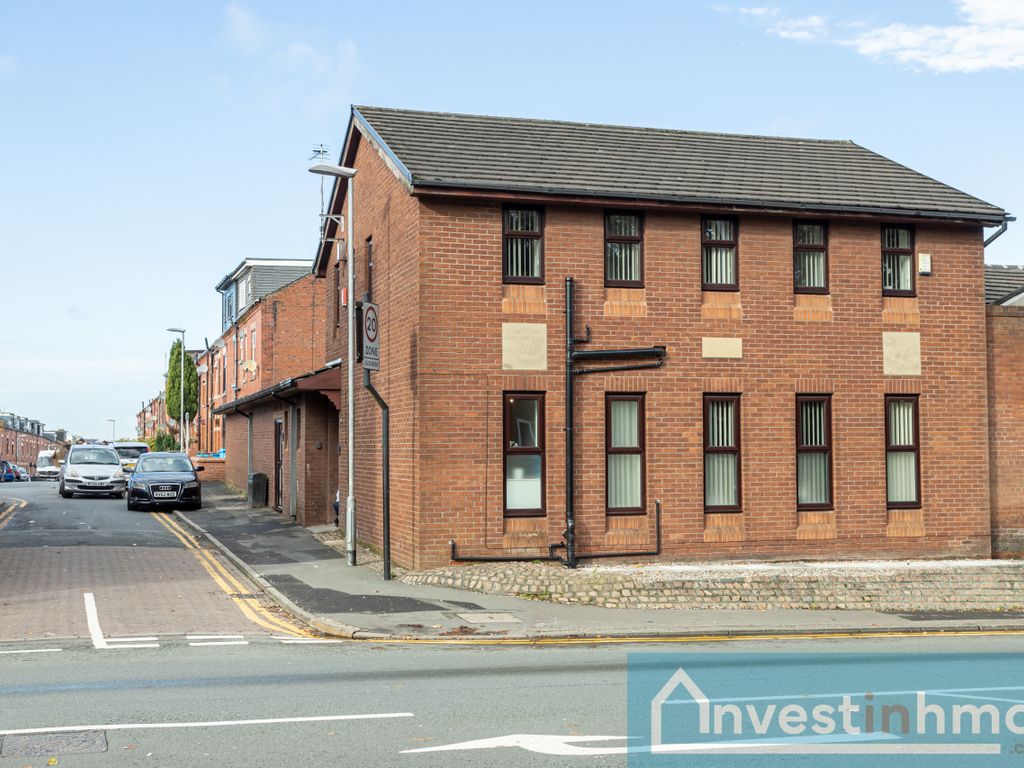 6 bed property for sale in Glodwick, 12 Glodwick, Oldham OL4, £340,000