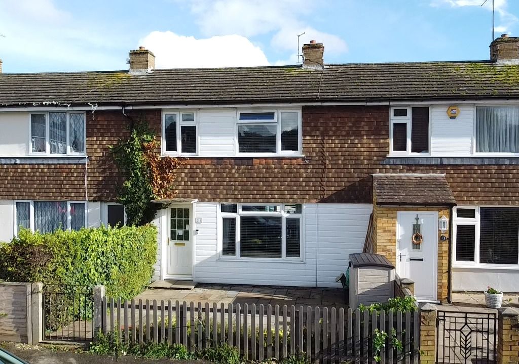 3 bed terraced house for sale in Grays Crescent, Woodley, Reading RG5
