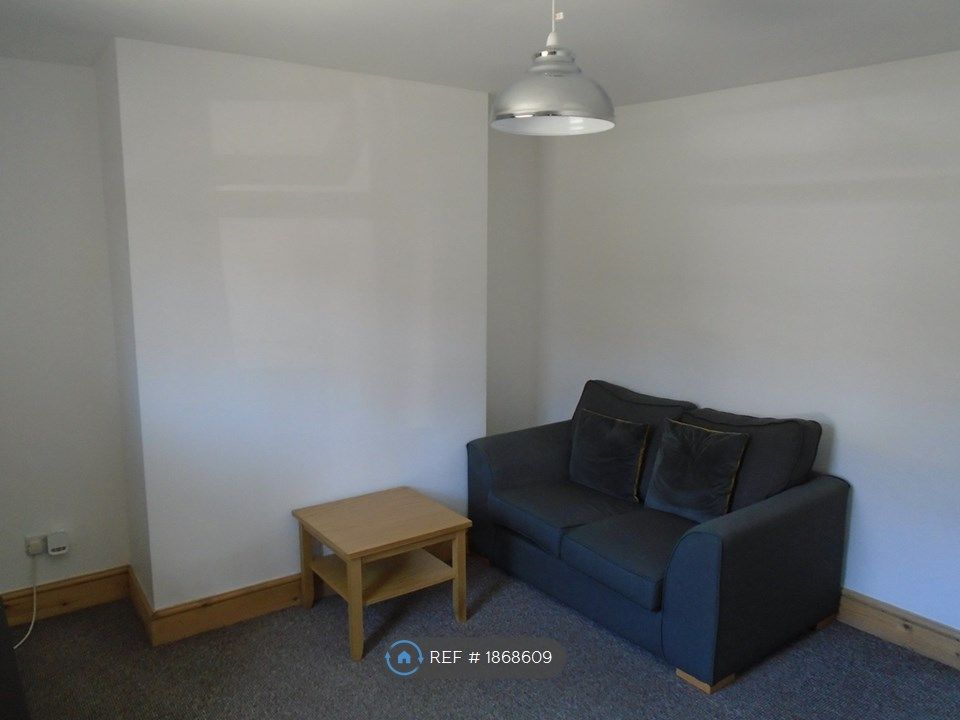 4 bed terraced house to rent in Main Road, Galgate, Lancaster LA2, £