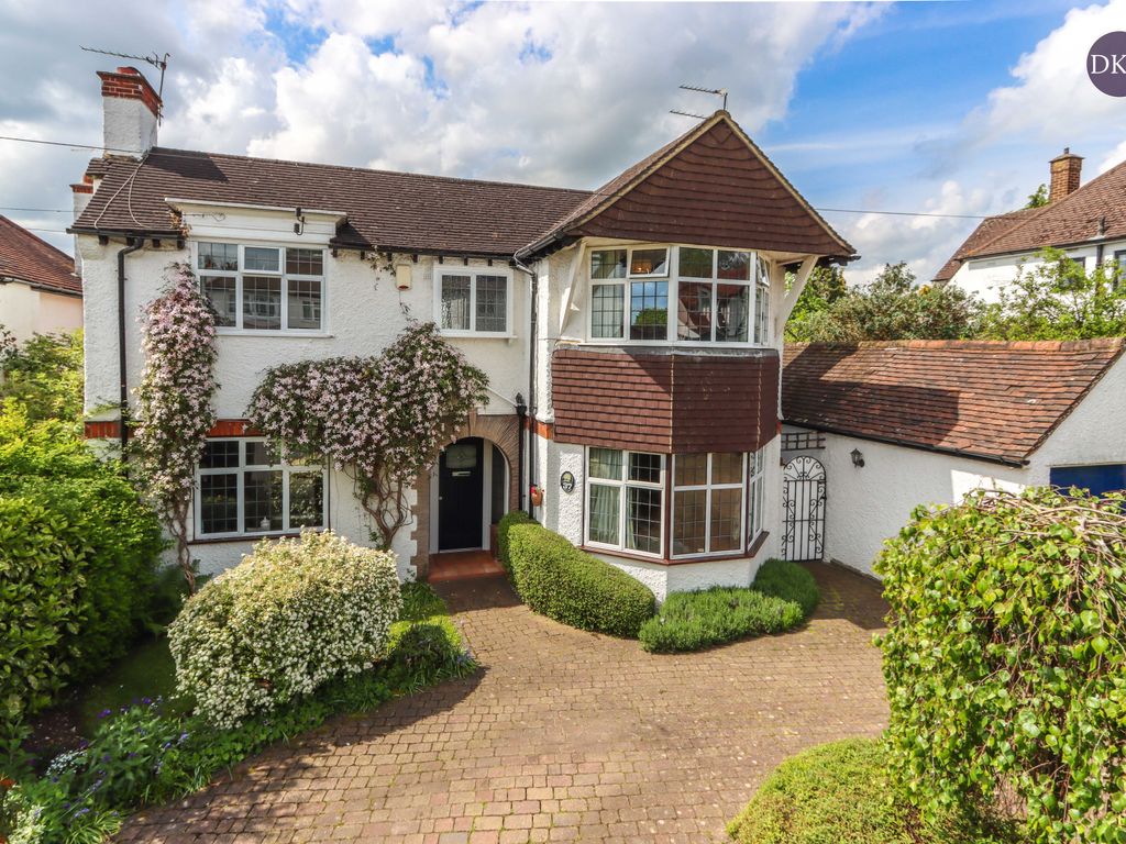 5 bed detached house for sale in Hill Rise, Rickmansworth