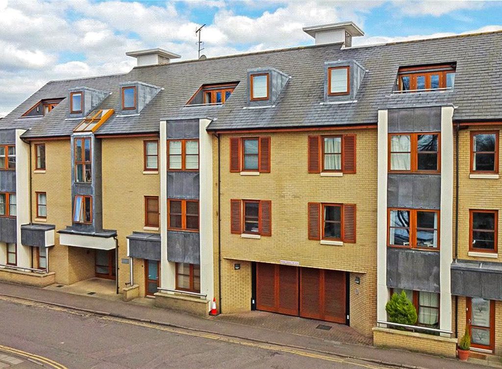 1 bed flat to rent in Garden Court, Adam & Eve Street, Cambridge CB1, £