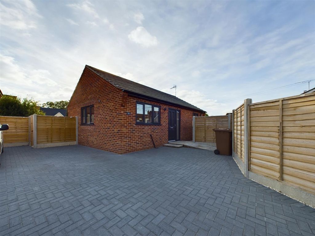 2 bed detached bungalow for sale in Hall Lane, North Walsham NR28, £