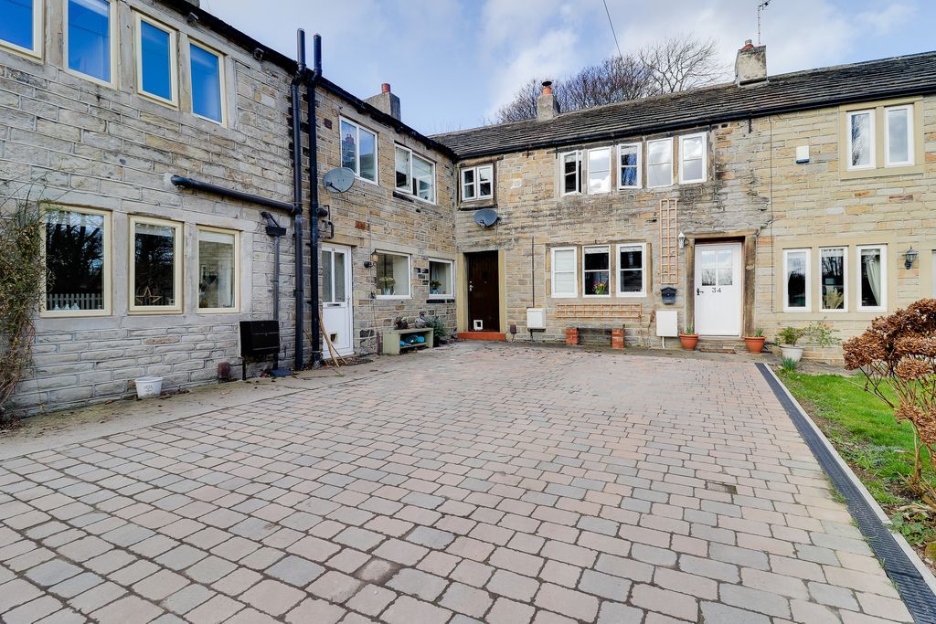 3 bed terraced house to rent in Old Bank Fold, Almondbury Bank