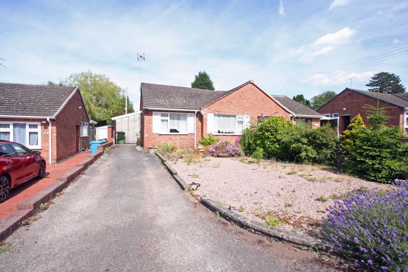 2 bed semidetached bungalow for sale in Compton Gardens, Kinver
