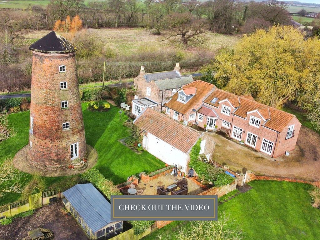 4 bed detached house for sale in Burstwick Road, Burton Pidsea, Hull