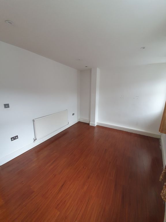 2 bed flat to rent in Flat 5 24 King Street, Southall UB2, £1,900 pcm
