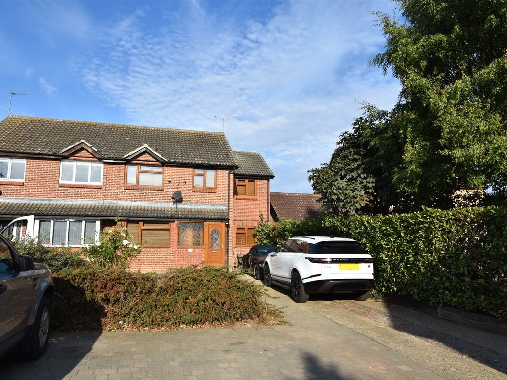 4 bed semidetached house to rent in Limbourne Drive, Heybridge CM9
