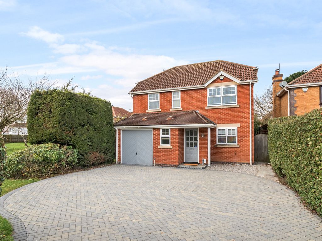 4 bed detached house to rent in St Andrews Gardens, Cobham KT11, £3,350