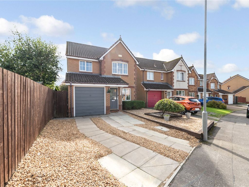 3 bed detached house for sale in Stewarton Crescent, Kilmarnock, East Ayrshire KA3, £195,000