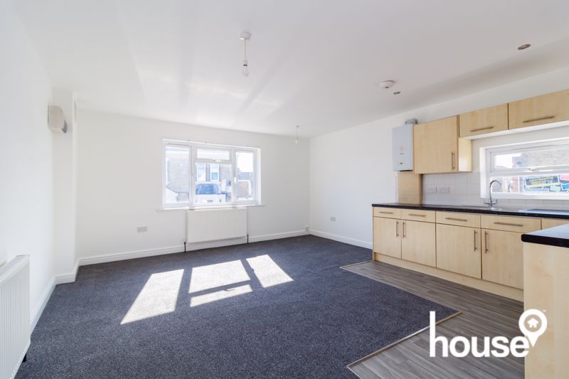 2 bed flat to rent in Trinity Road, Sheerness ME12, £795 pcm Zoopla