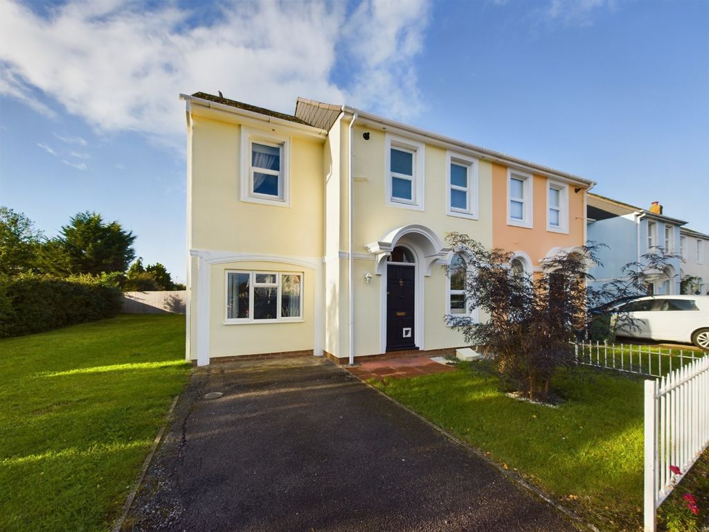 3 bed end terrace house for sale in Willow Herb, Watermead, Aylesbury