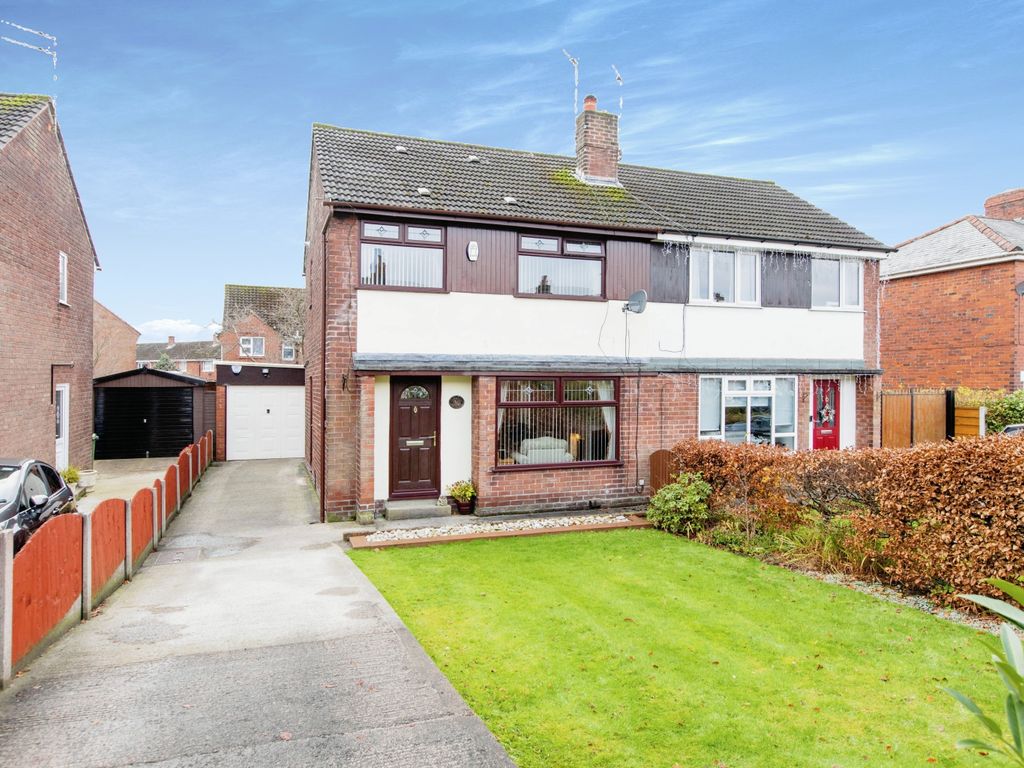 4 bed semidetached house for sale in Weldbank Lane, Chorley