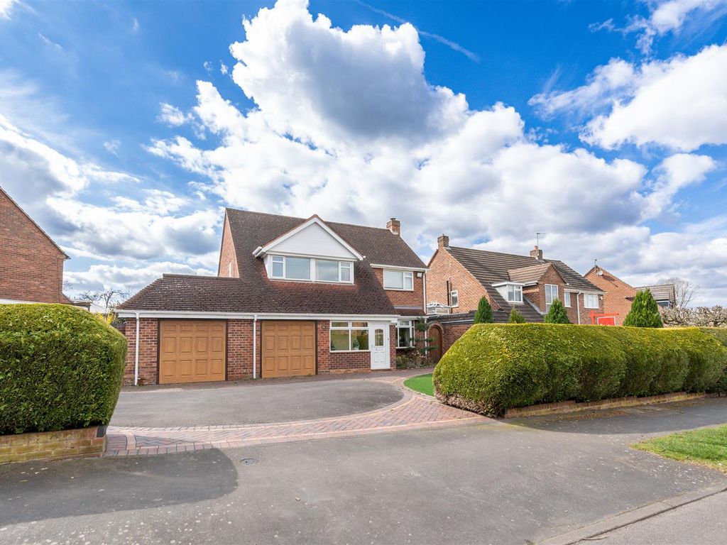 3 bed detached house for sale in Arden Road, Dorridge, Solihull B93