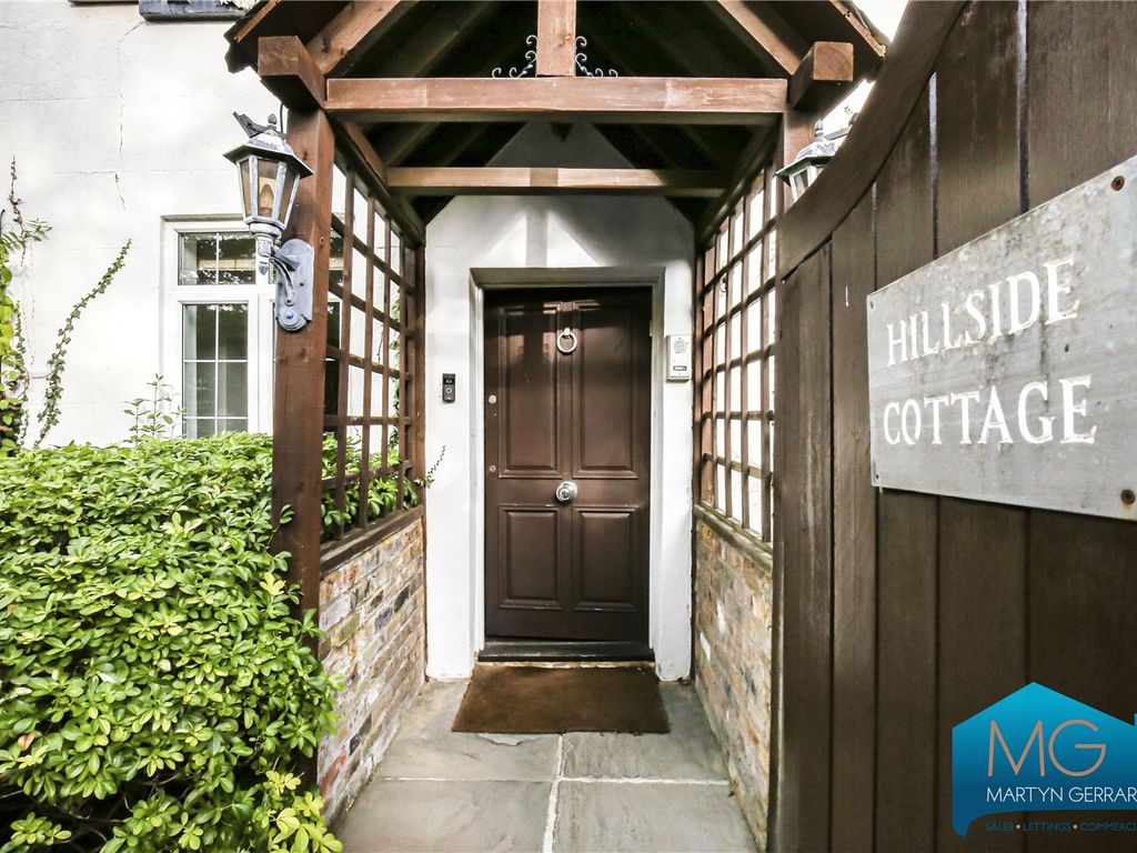 4 bed detached house for sale in Glebe Lane, EN5, £1,345,000