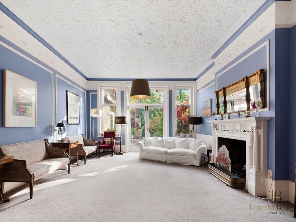 6 bed semidetached house for sale in Greencroft Gardens, South