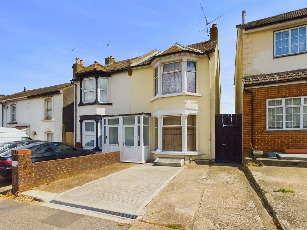 3 bed semidetached house for sale in Nelson Road, Gillingham, Kent ME7