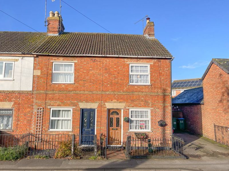 2 bed terraced house for sale in Leighton Road, Wing, Leighton Buzzard