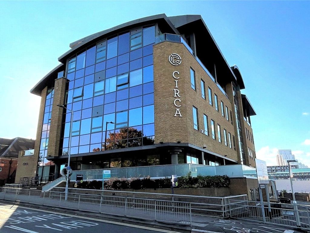 1 bed flat for sale in The Ring, Bracknell, Berkshire RG12, £220,000