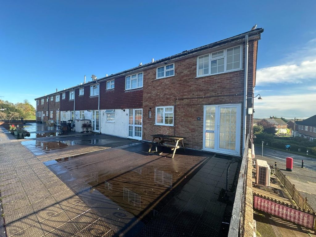 3 bed property to rent in Springett Avenue, Ringmer, Lewes BN8, £1,350