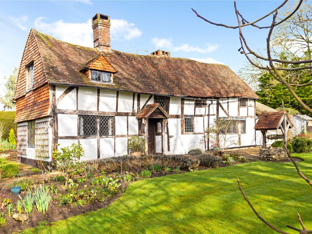 3 bed detached house for sale in Loxwood Road, Plaistow, Billingshurst