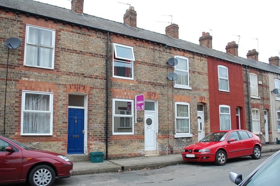 2 bed terraced house to rent in Lincoln Street, Leeman Road, York YO26